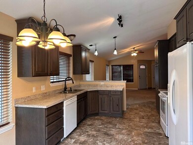 624 W National Ave, Winnemucca, NV 89445 - photo 3