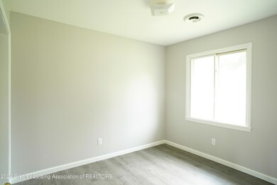 240 West Isham-5