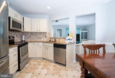 9209 Cardinal Forest Ln, Lorton, VA 22079 - photo 5