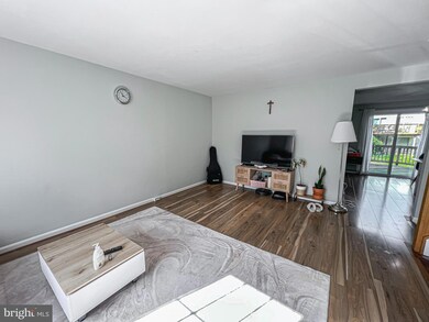 13856 Laura Ratcliff Ct, Centreville, VA 20121 - photo 7