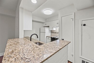 837 Wax Myrtle Ln, Houston, TX 77079 - photo 4