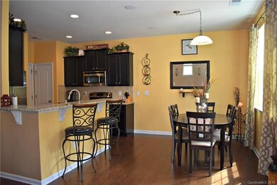 Castled Cabinets, Stainless Appliances, Granite an