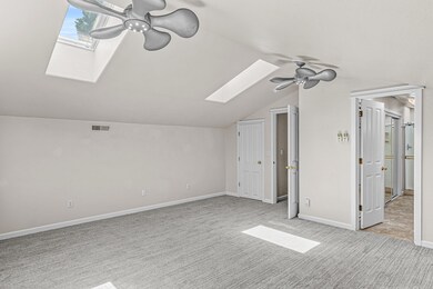 380 Hemlock Ln, Ashland, OR 97520