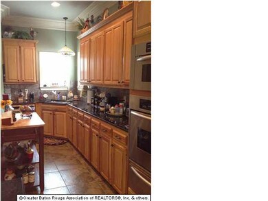Gourmet kitchen, Kitchen Aid appliances, pecan cab