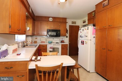 317 Hilltop Dr, Ephrata, PA 17522 - photo 7