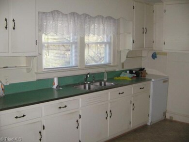 209 Mcknight St, Asheboro, NC 27203 - photo 4