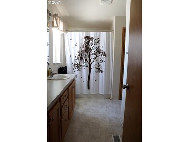 709 Railroad Ave, Prairie City, OR 97869 - photo 7