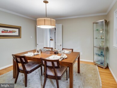 9137 Santayana Dr, Fairfax, VA 22031 - photo 6