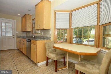 8933 Falling Creek Ct, Annandale, VA 22003 - photo 7