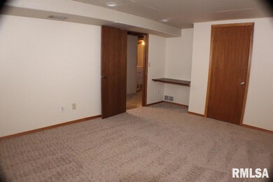 5010 N Ripley St, Davenport, IA 52806 - photo 7