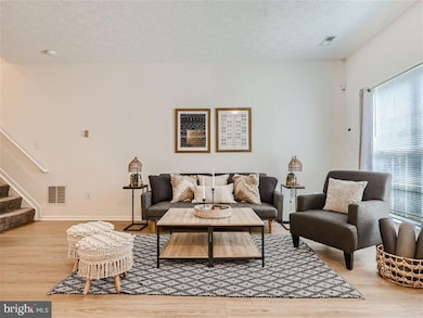 16702 Eldbridge Ln, Bowie, MD 20716 - photo 5