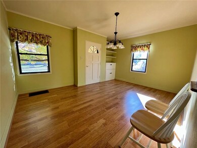 911 W 4th St S, Newton, IA 50208 - photo 4