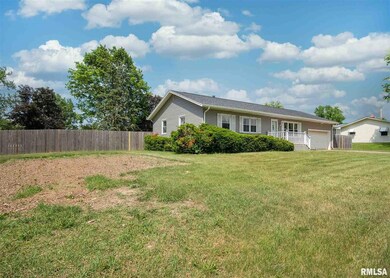2420 W 45th St, Davenport, IA 52806 - photo 2