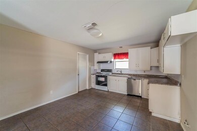 813 W Smith St, Cleburne, TX 76033 - photo 5