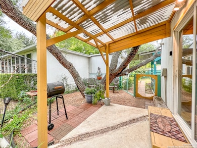 1741 Valley Dr unit B, Canyon Lake, TX 78133 - photo 2