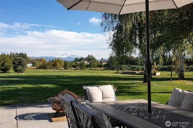 Soak up mountain views as you sip your favorite beverage.