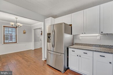 9223 Burke Rd, Burke, VA 22015 - photo 4