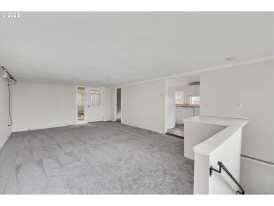 105 Lois Ln, Bingen, WA 98605 - photo 7