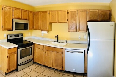 135 Lafond Ln unit 24, Dracut, MA 01826 - photo 3