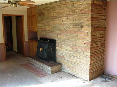 Large Heart Room off Kitchen (13' x 22') w/ Wood B