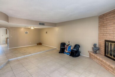 7 Living Room photo b_preview