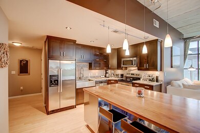 Kitchen Foyer