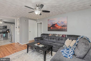 954 Kinwat Ave, Essex, MD 21221 - photo 5