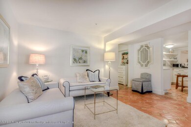 Palm Beach Hotel, Unit 1109_01