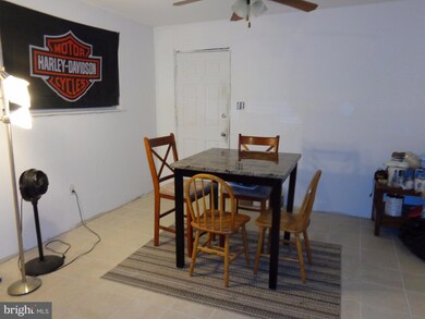 8214 Springfield Village Dr, Springfield, VA 22152 - photo 3