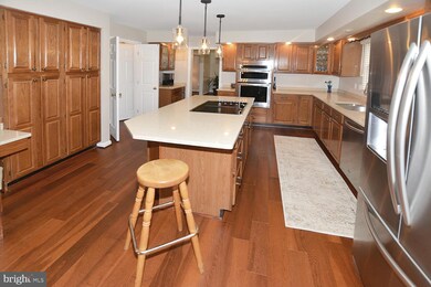 8112 Glenhurst Dr, Fairfax Station, VA 22039 - photo 5