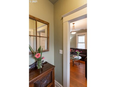 714 W 9th St, the Dalles, OR 97058 - photo 6