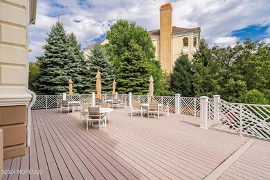 60-Clubhouse Deck