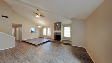 7803 Bateman Ln unit 7803, Houston, TX 77088 - photo 4