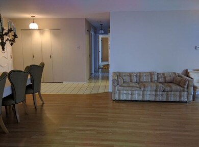 600 Naples Ct unit 310, Glenview, IL 60025 - photo 5