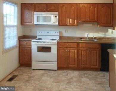 9453 Jenerio Ct, Lorton, VA 22079 - photo 2