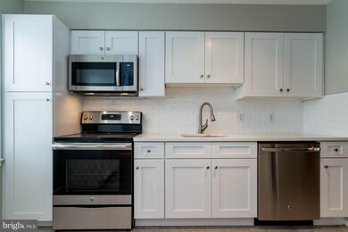 7702 Capron Ct, Lorton, VA 22079 - photo 5