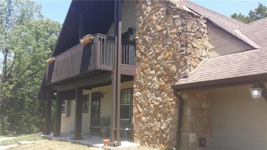 Majesticstone chimney and fireplace! Wonderful lar