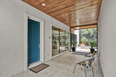 Electric retractable screen
