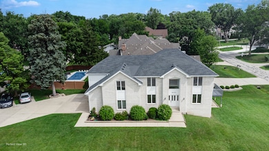 16W234 91st St, Burr Ridge, IL 60527 - photo 2