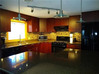 It is not often you see this quality of quartz countertops reflect the light so well
