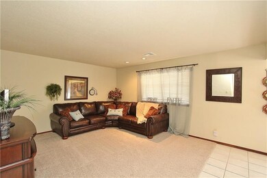 SPACIOUS LIVING ROOM W/ WINDOW