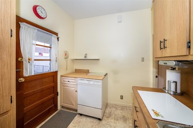 285 Logan Ave, Bronx, NY 10465 - photo 2