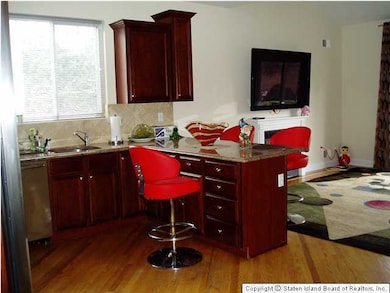 731 Oceanside Ave, Staten Island, NY 10305 - photo 4