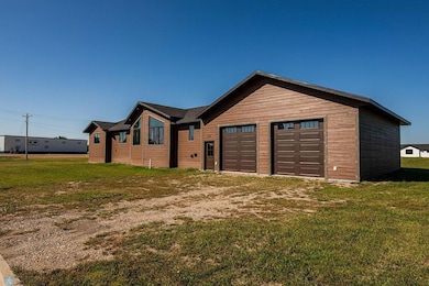 204 3rd St NW, Gwinner, ND 58040 - photo 5