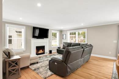 tons of seating around fireplace
