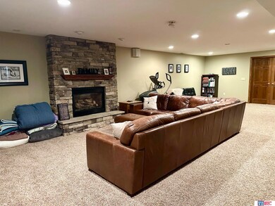 6744 Glass Ridge Dr, Lincoln, NE 68526 - photo 7