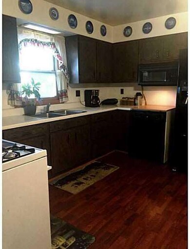 Kitchen. Large, eat-in kitchen (table is to right)