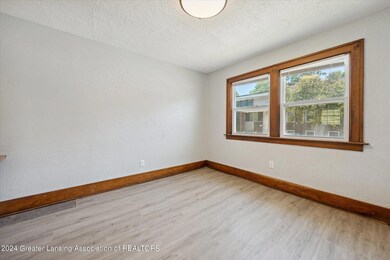 943 Dakin St, Lansing, MI 48912 - photo 4