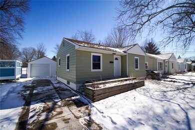 3517 37th St, Des Moines, IA 50310 - photo 2