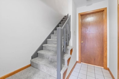 4 Newells Meadow Ln unit 2, Derry, NH 03038 - photo 3